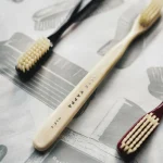 CEPILLO DE DIENTES SUAVE COLECCIÓN VINTAGE BLANCO MARFIL